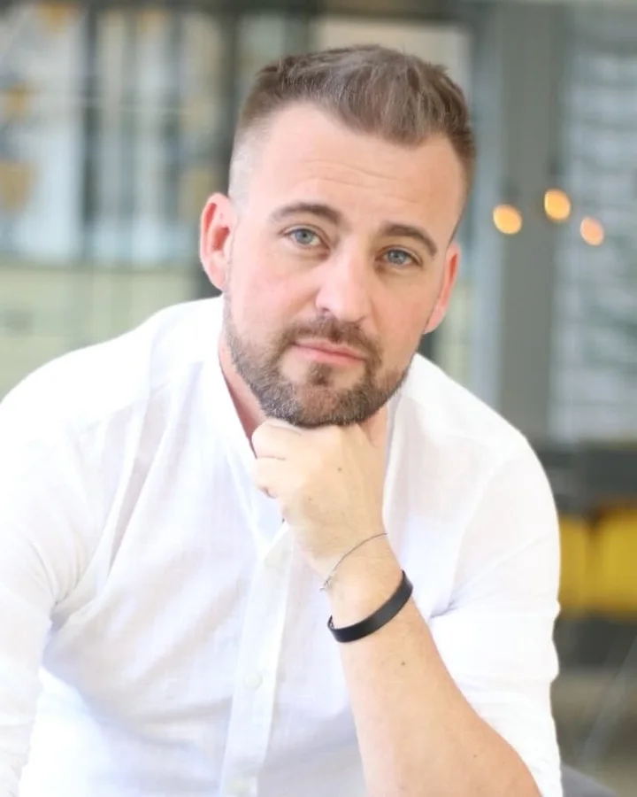 Rodrigo Almeida, corretor de imóveis